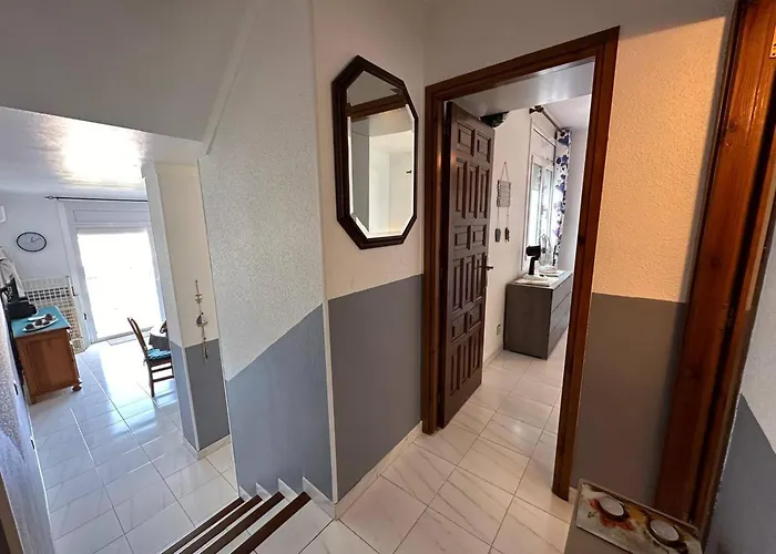 Vista Piscina Av-28 * Ρόζες